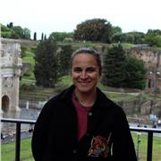 Profesora de Inglés, Castellano, Historia, Geografía, Alemán que puede apoyar a estudiantes de primaria a través de juegos